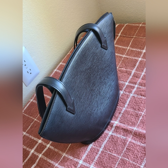 EUC vintage Louis Vuitton shoulder bag - Picture 4 of 16